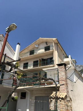 Отель Apartments and rooms by the sea Gradac, Makarska - 13179  Градач